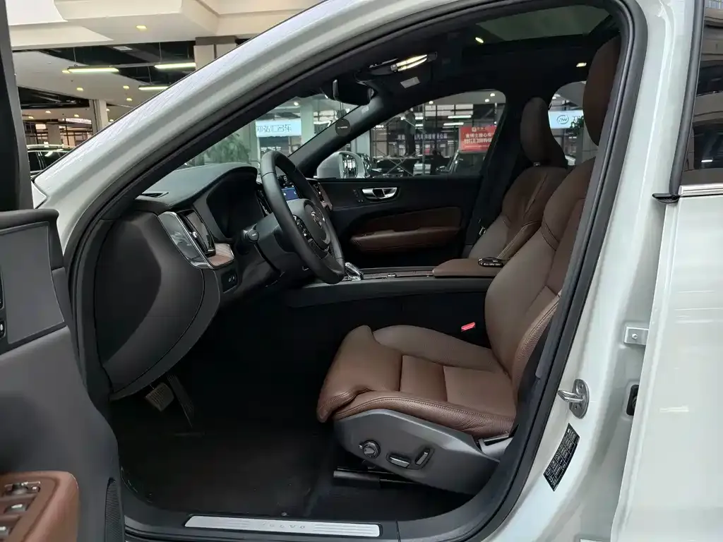 Volvo XC60 PHEV 2025 из CN, фото 10