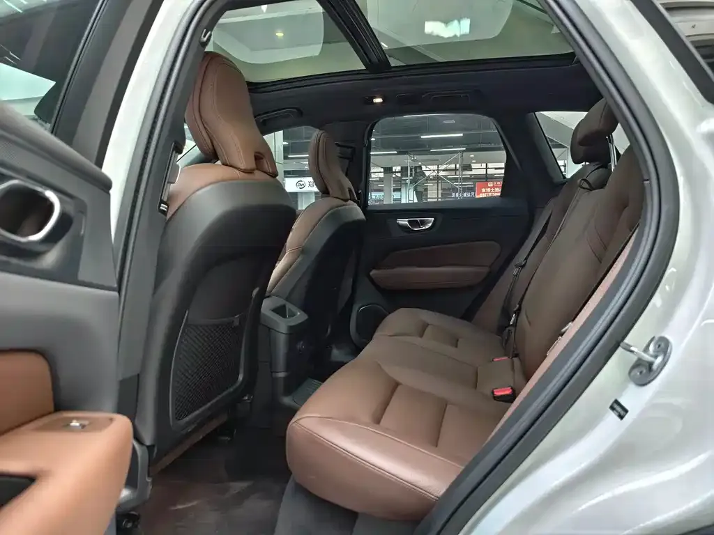Volvo XC60 PHEV 2025 из CN, фото 8