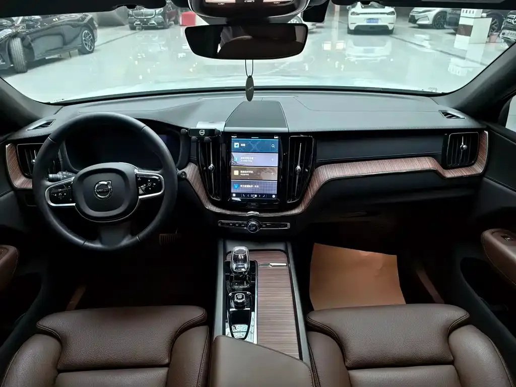 Volvo XC60 PHEV 2025 из CN, фото 9