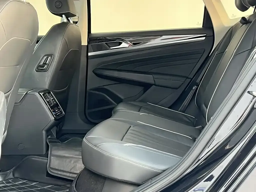 Volkswagen Passat 2022 из CN, фото 4