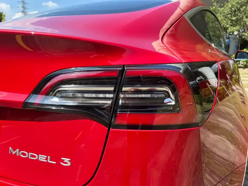 Tesla Model 3 — фото 4