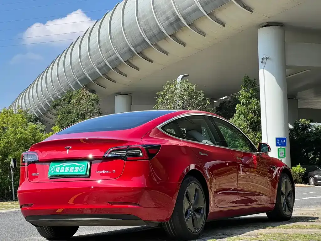 Tesla Model 3 — фото 3