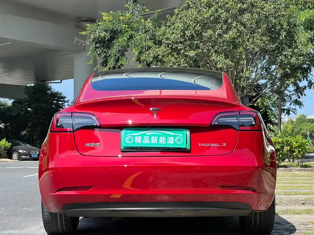Tesla Model 3 — фото 10
