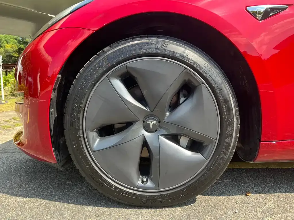 Tesla Model 3 — фото 6