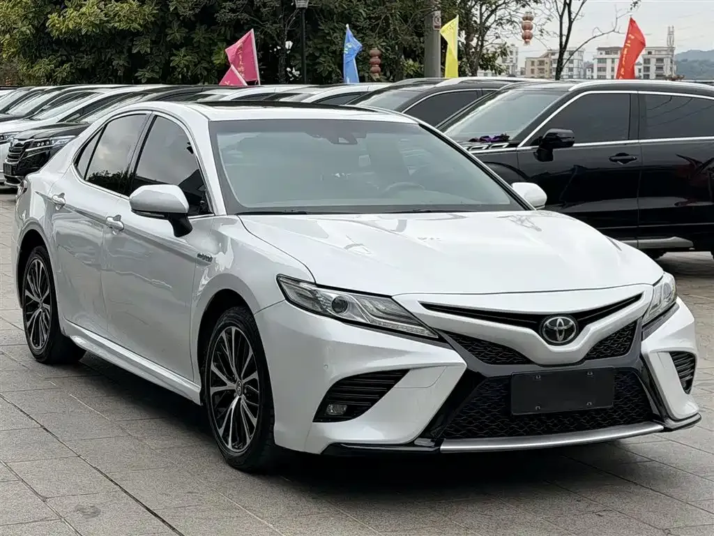 Toyota Camry — фото 3
