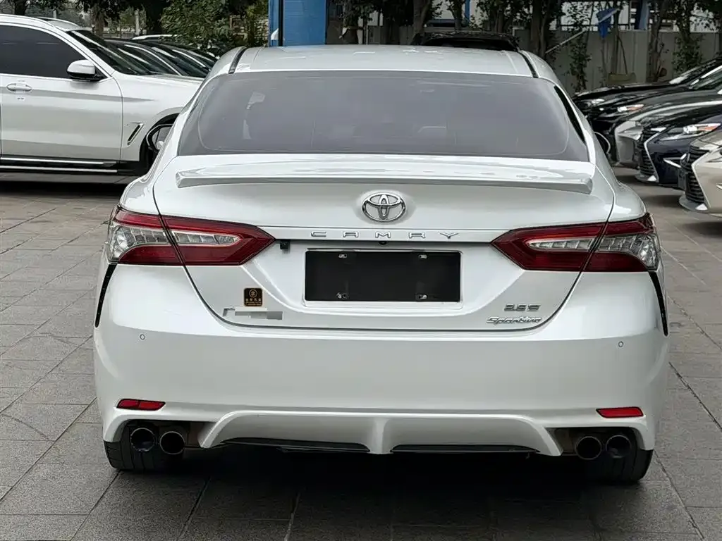 Toyota Camry — фото 4