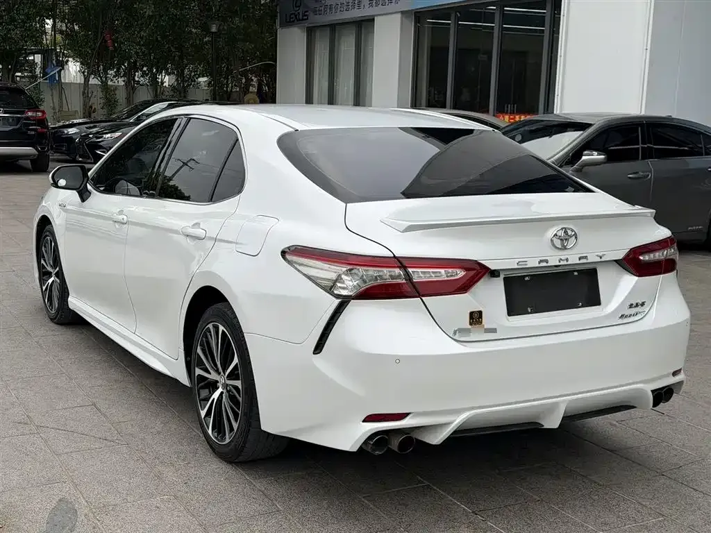 Toyota Camry — фото 6