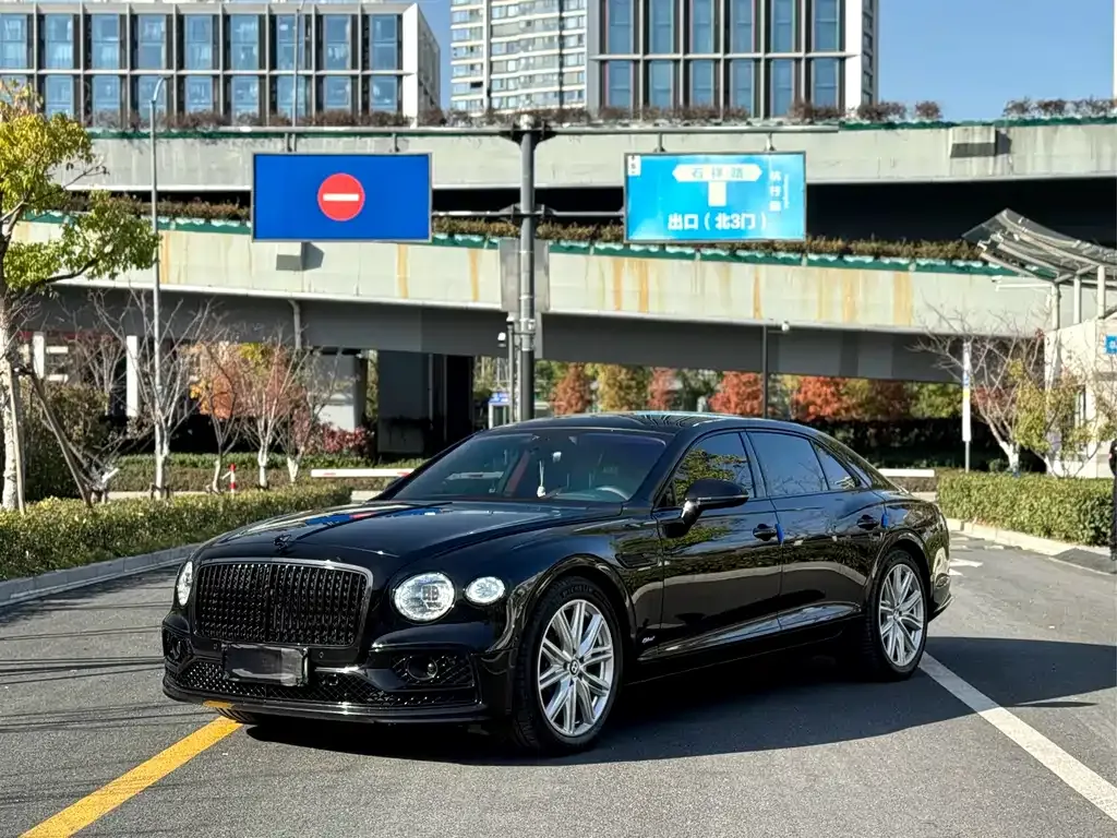 Bentley Flying Spur PHEV — фото 7