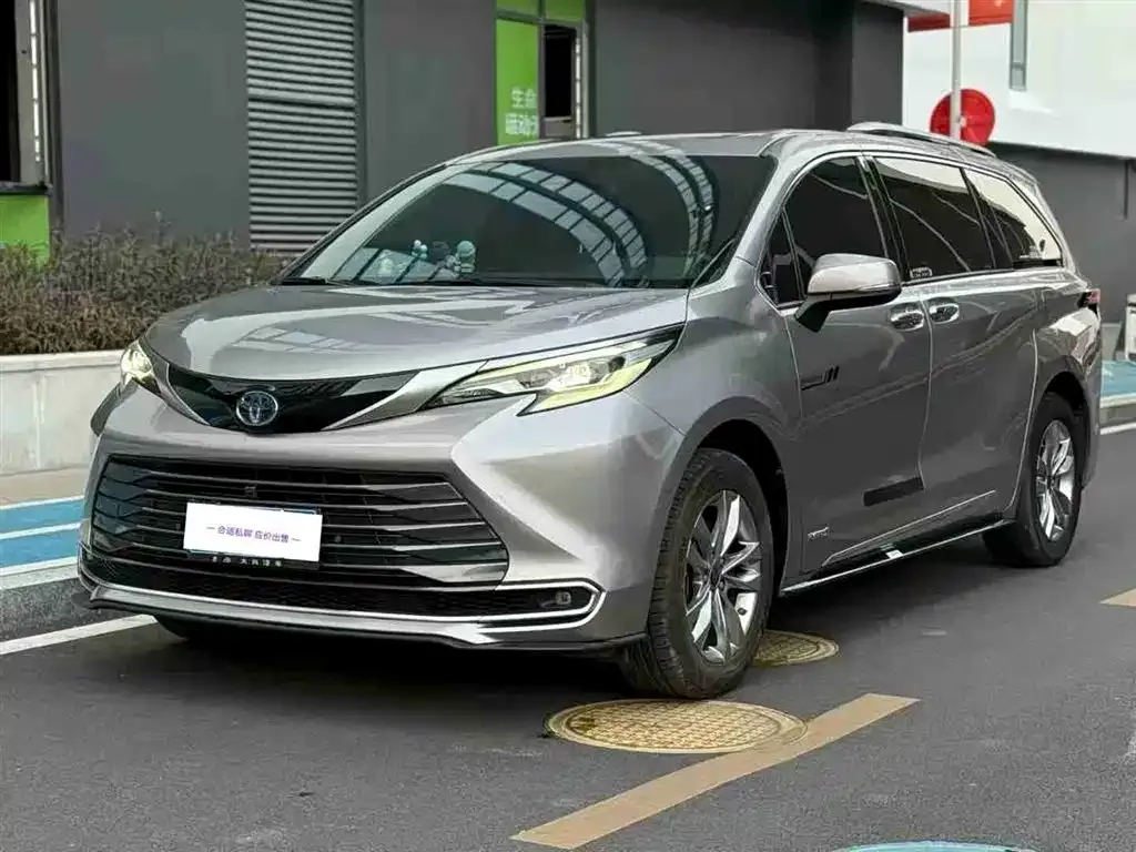 Toyota Sienna 2022 из CN, фото 1