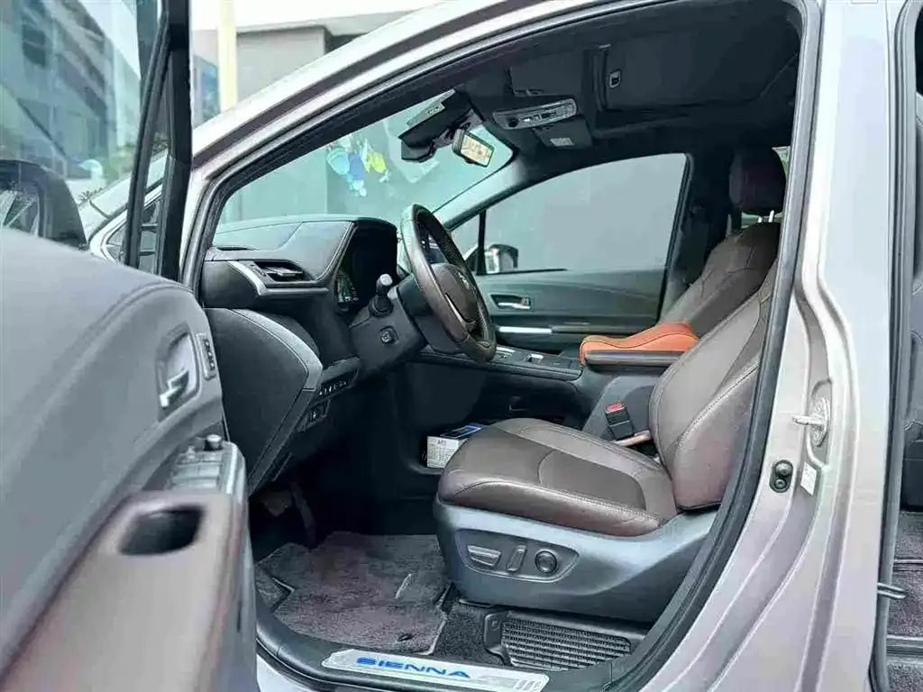 Toyota Sienna 2022 из CN, фото 3