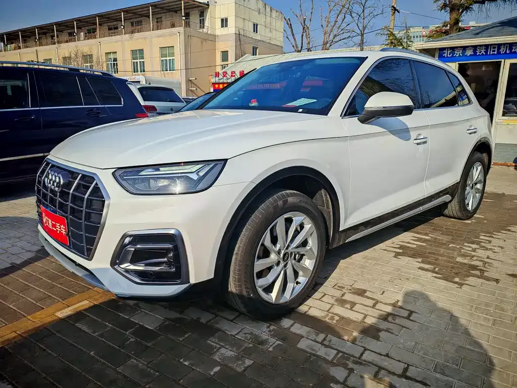 Audi Q5L — фото 1