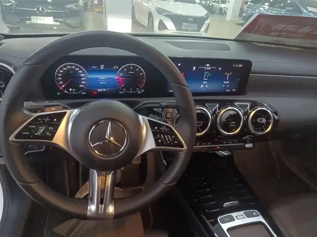 Mercedes-Benz A-Class 2023 из CN, фото 10