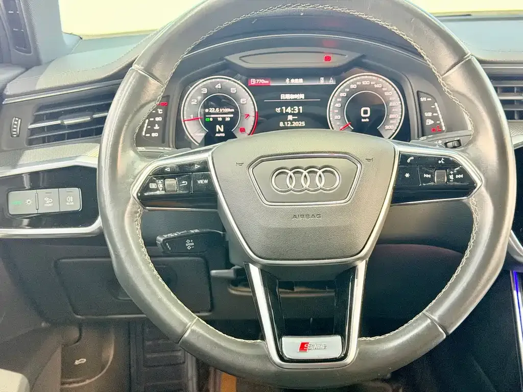 Audi A6L 2022 из CN, фото 6