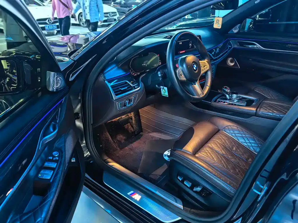 BMW 7 Series 2021 из CN, фото 10