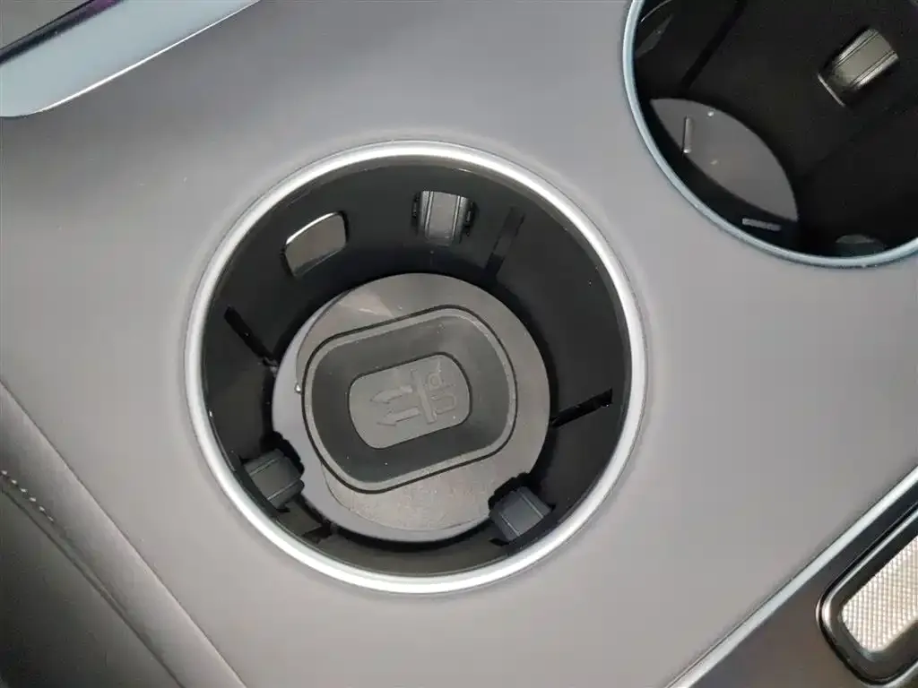 Xiaomi YU7 — фото 2