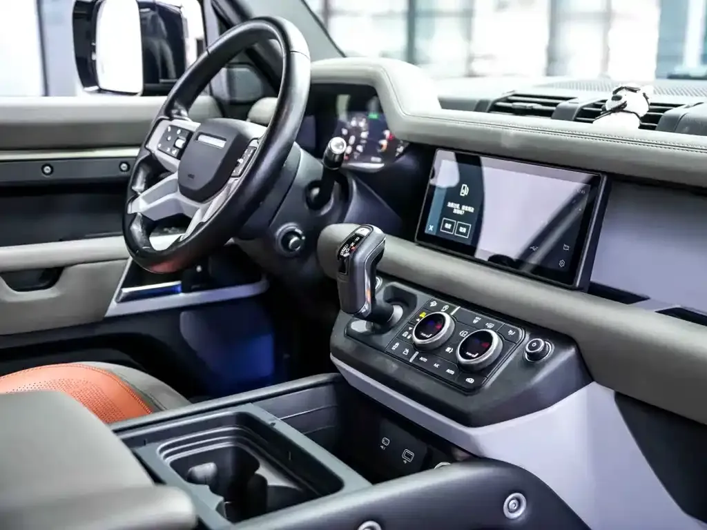 Land Rover Defender — фото 10