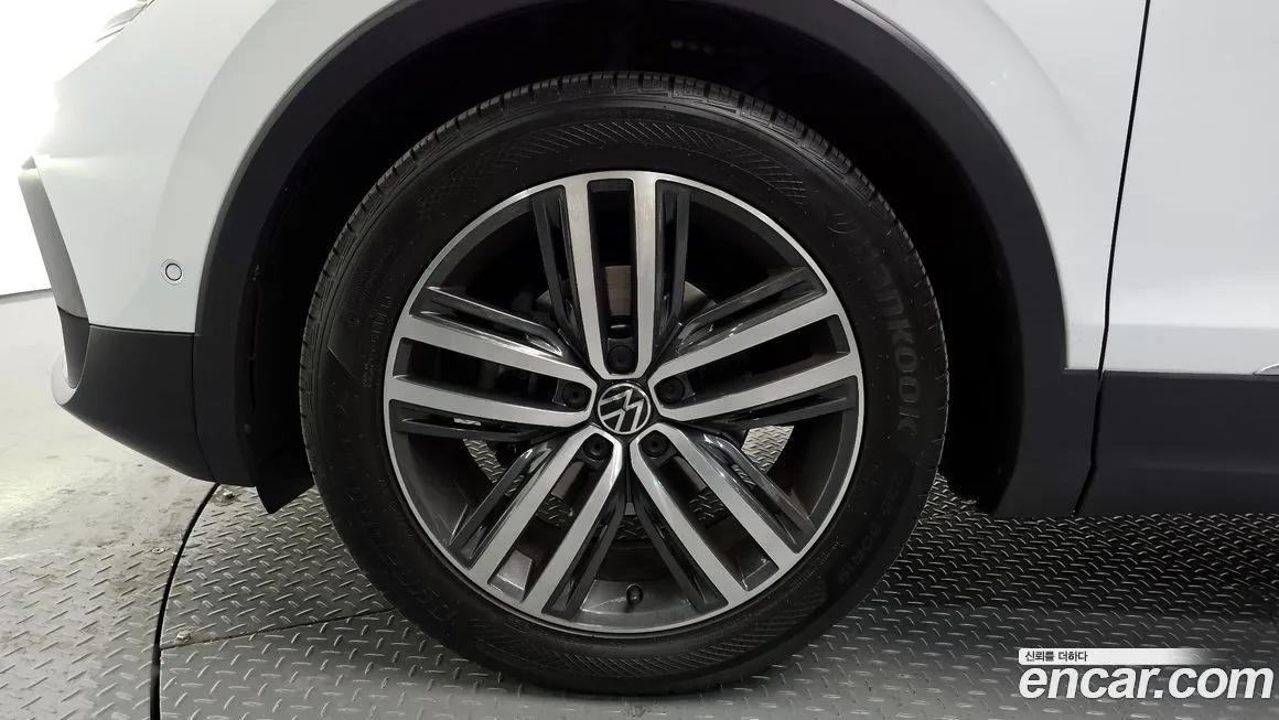 Volkswagen Tiguan — фото 6