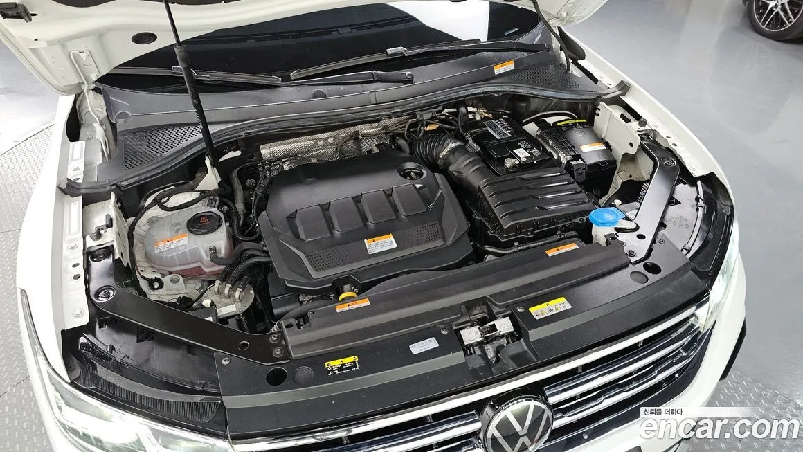 Volkswagen Tiguan — фото 9