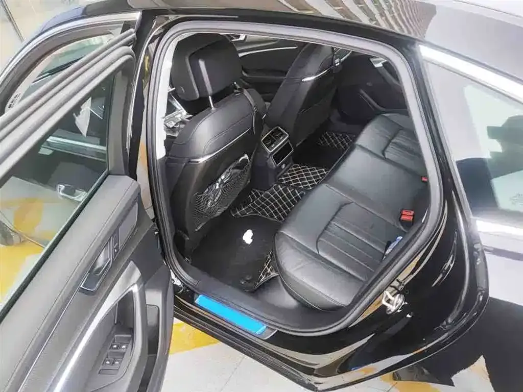 Audi A6L 2021 из CN, фото 10