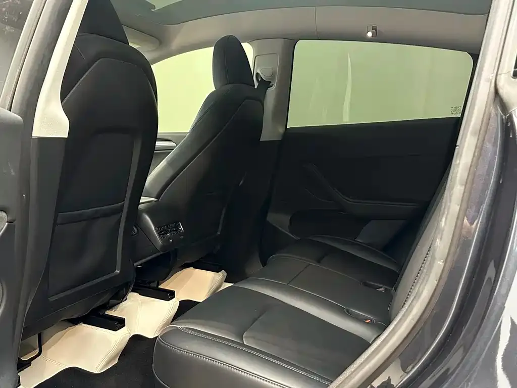 Tesla Model Y 2025 из CN, фото 7