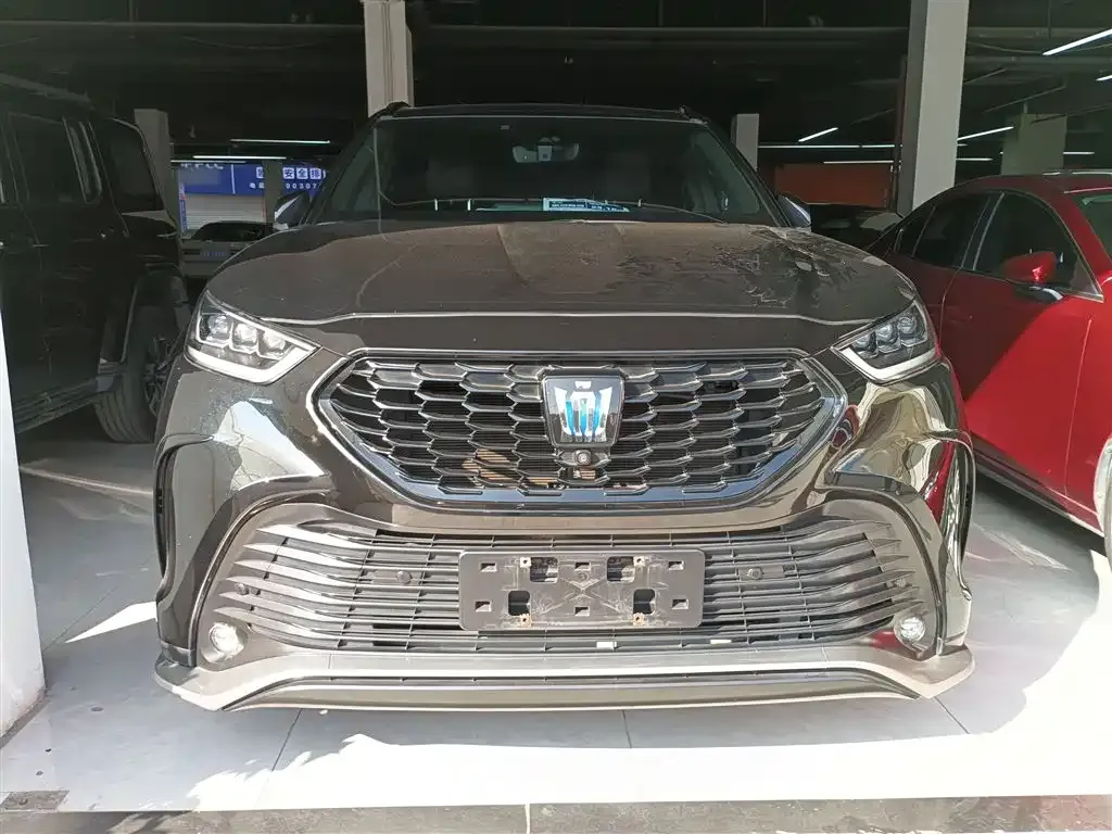 Toyota Crown Kluger 2022 из CN, фото 8