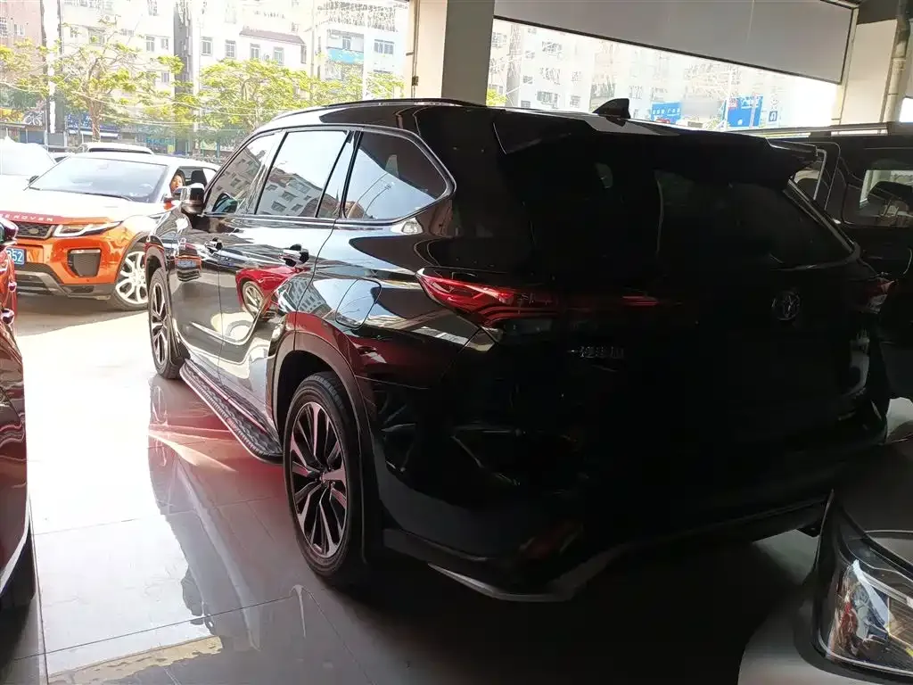 Toyota Crown Kluger 2022 из CN, фото 10