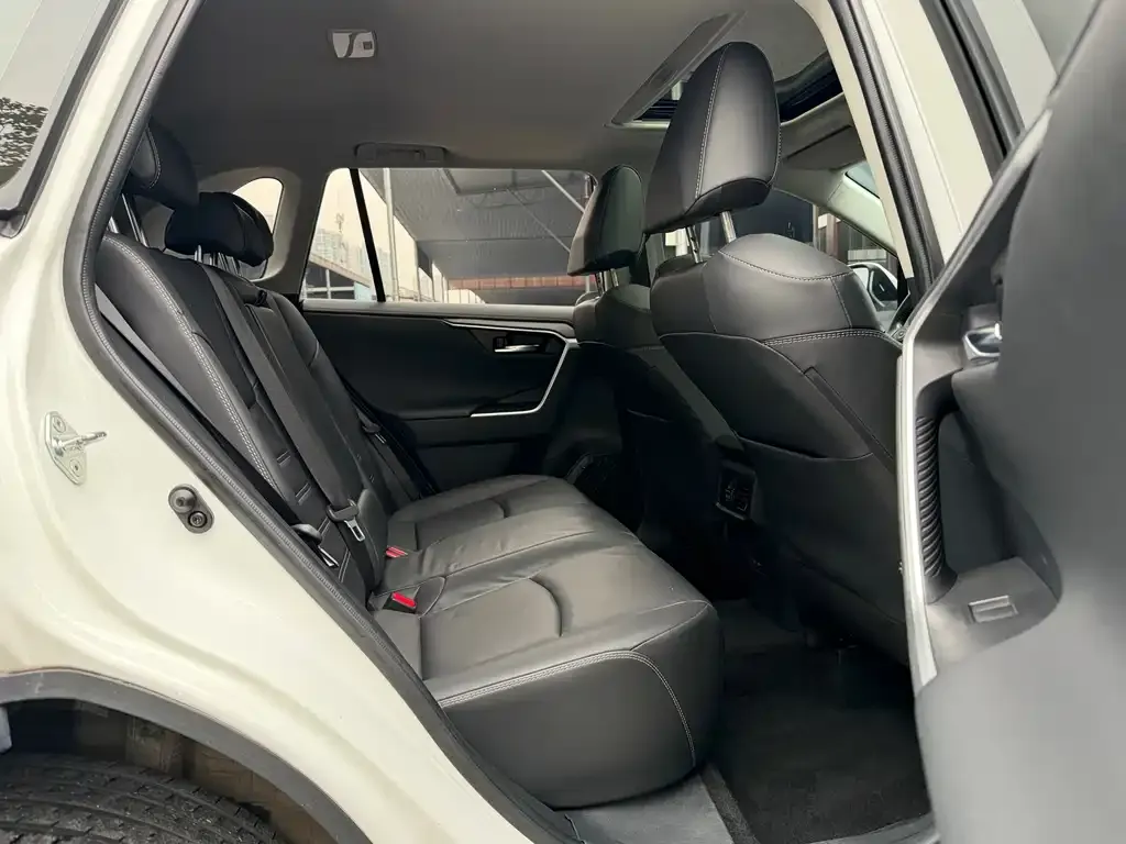 Toyota RAV4 2021 из CN, фото 4
