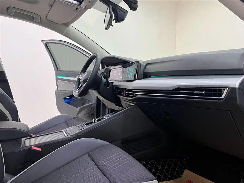 Volkswagen Golf 2022 из CN, фото 4