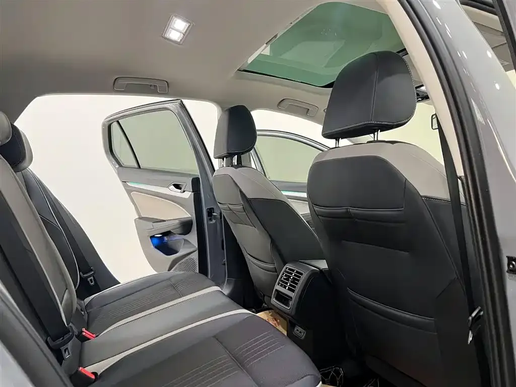 Volkswagen Golf 2022 из CN, фото 5