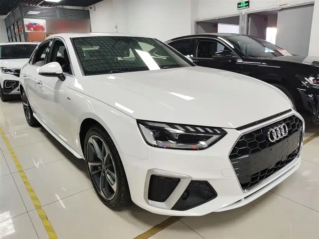 Audi A4L 2021 из CN, фото 4