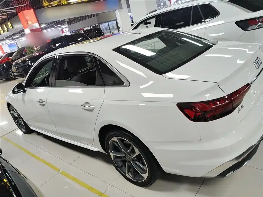 Audi A4L 2021 из CN, фото 5