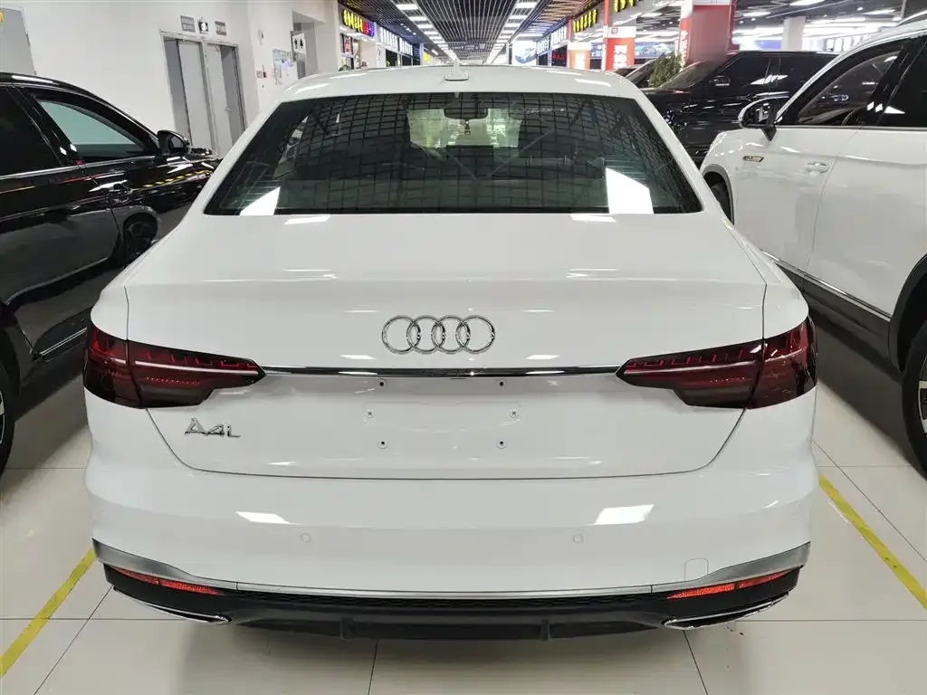 Audi A4L 2021 из CN, фото 6