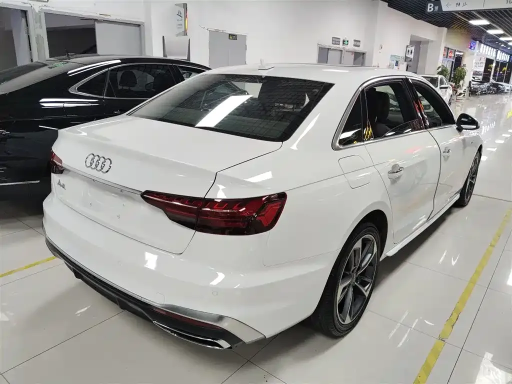 Audi A4L 2021 из CN, фото 7