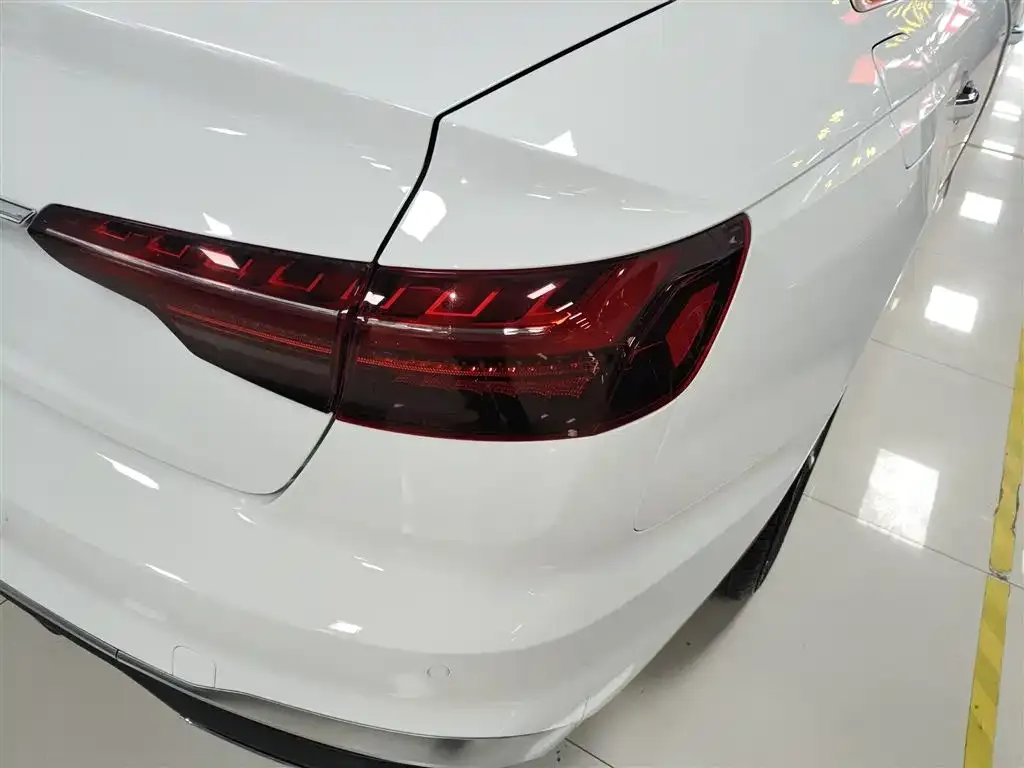 Audi A4L 2021 из CN, фото 8