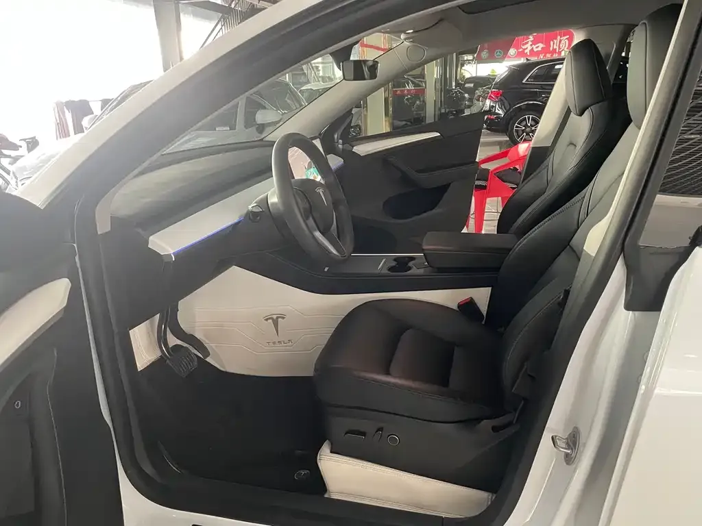 Tesla Model Y 2024 из CN, фото 2