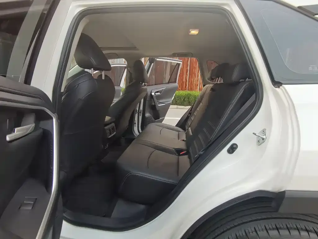 Toyota Wildlander 2023 из CN, фото 3