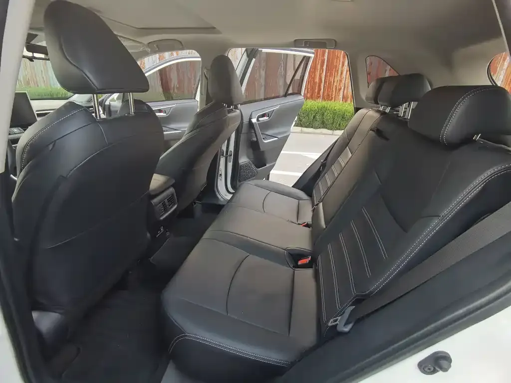 Toyota Wildlander 2023 из CN, фото 9