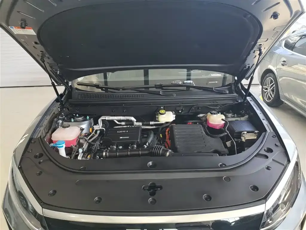 BYD Seal 05 DM-i — фото 10