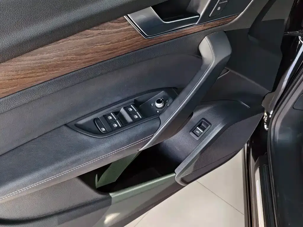 Audi Q5L 2022 из CN, фото 9