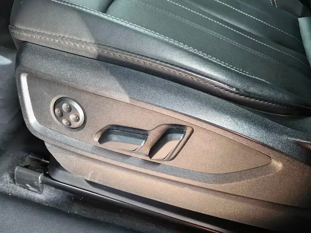 Audi Q5L 2022 из CN, фото 10