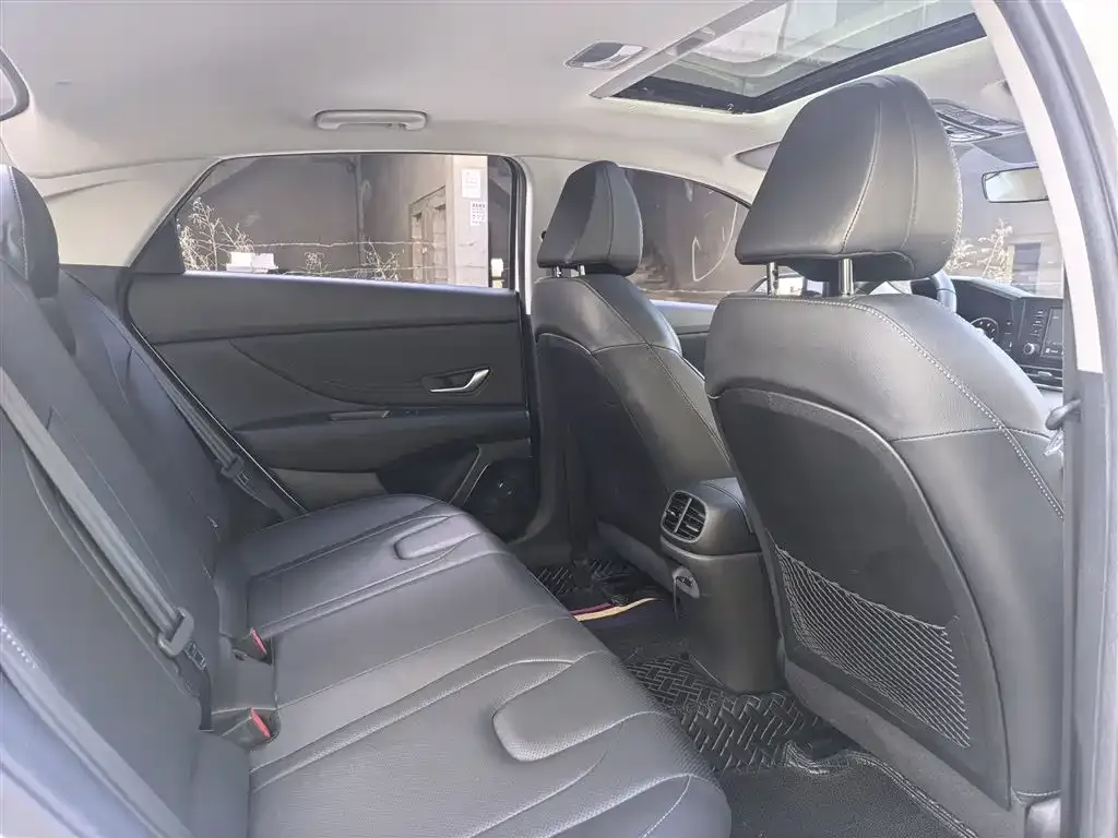 Hyundai Elantra 2023 из CN, фото 10