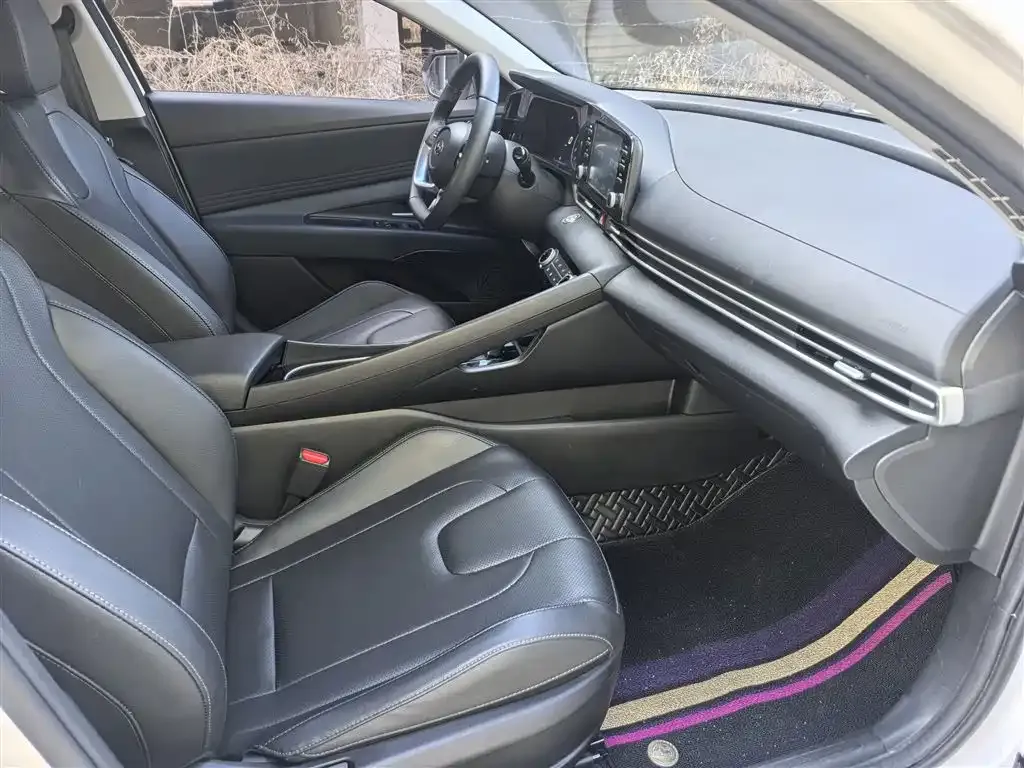 Hyundai Elantra 2023 из CN, фото 9