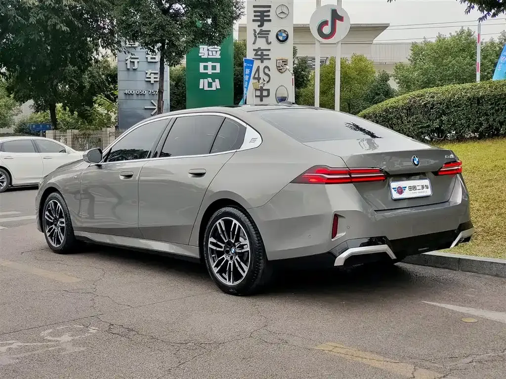 BMW 5 Series 2024 из CN, фото 3