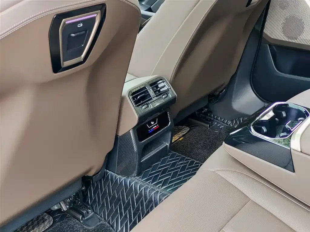 BMW 5 Series 2024 из CN, фото 7