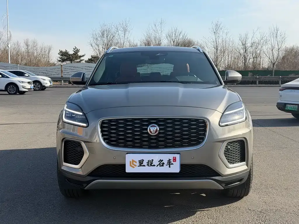 Jaguar E-PACE — фото 9