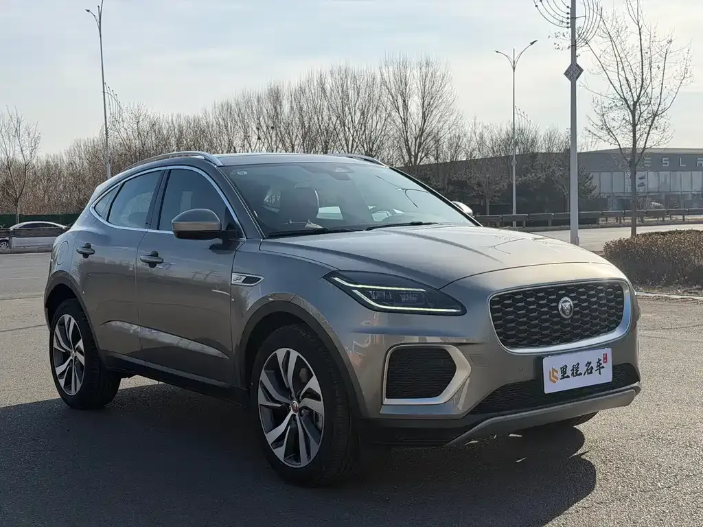 Jaguar E-PACE — фото 8