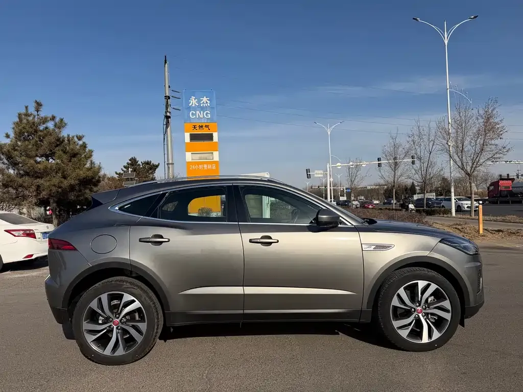 Jaguar E-PACE — фото 4