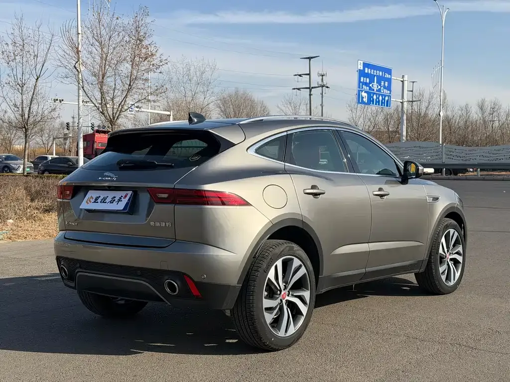 Jaguar E-PACE — фото 5