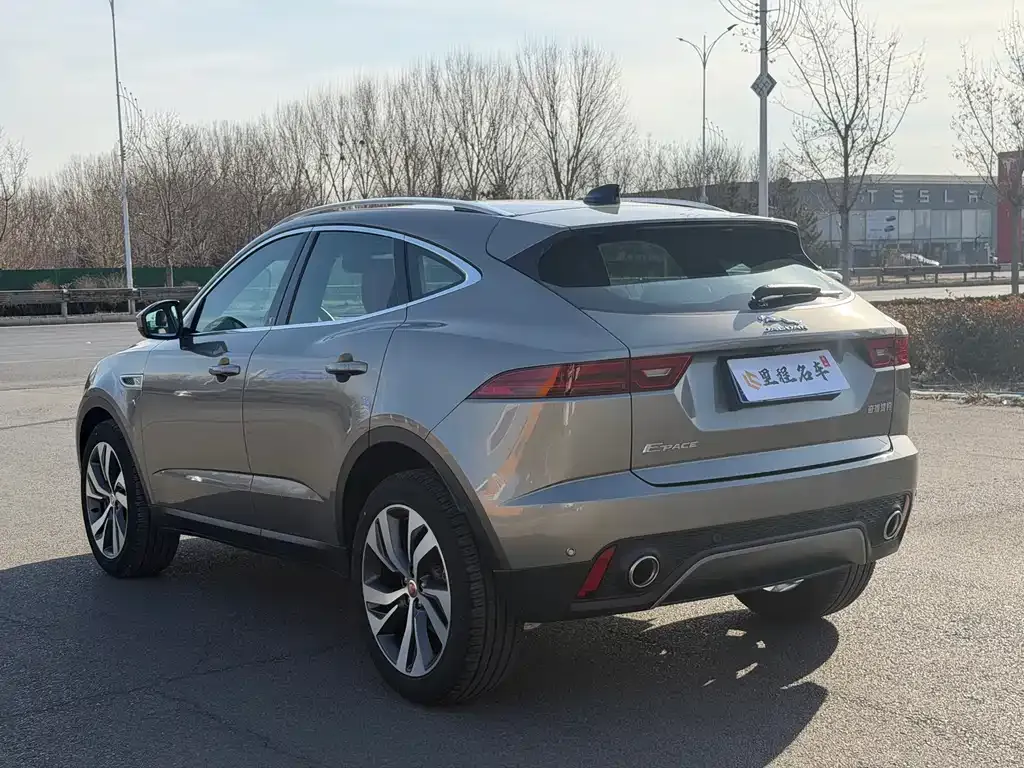 Jaguar E-PACE — фото 10
