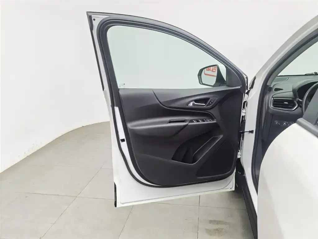 Chevrolet Equinox 2023 из CN, фото 4
